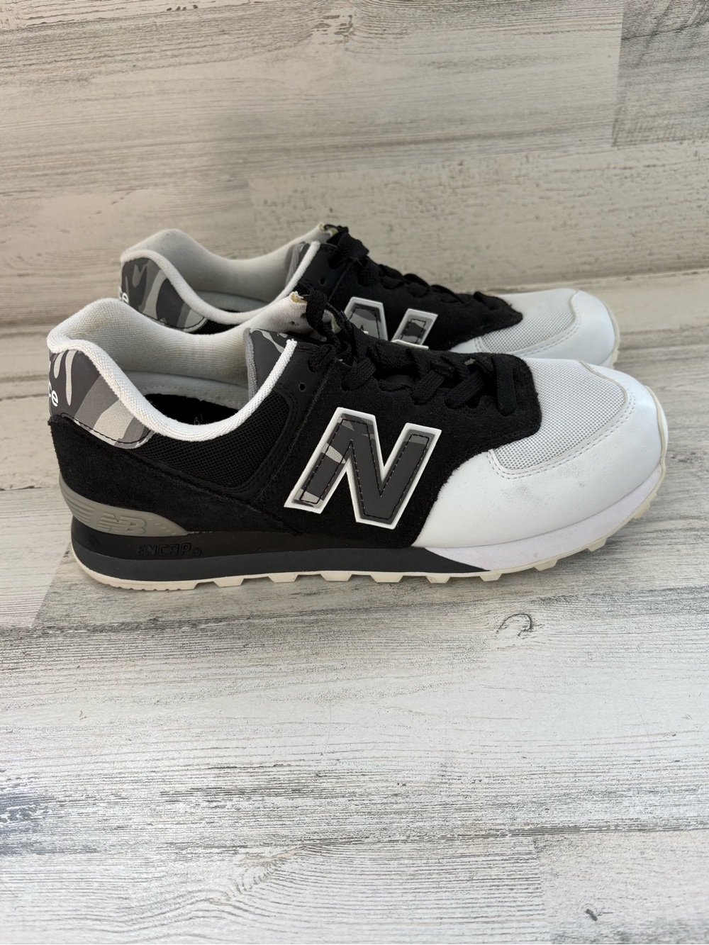 New Balance 574 Women’s Size 8.5 Everyday Lifestyle Sneakers Lace Up